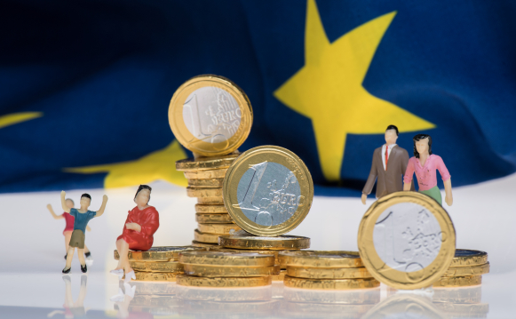 Coins and miniature figurines