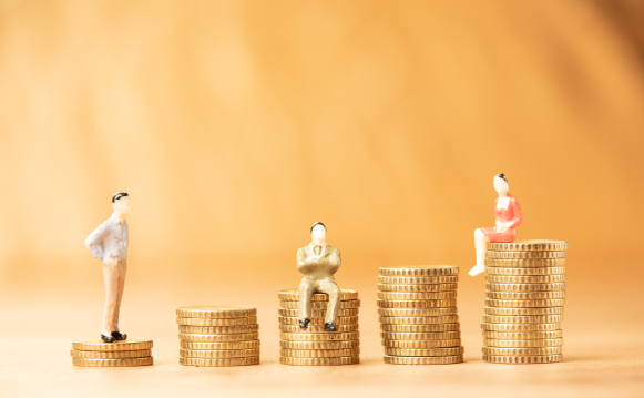Picture showing coins and small figurines